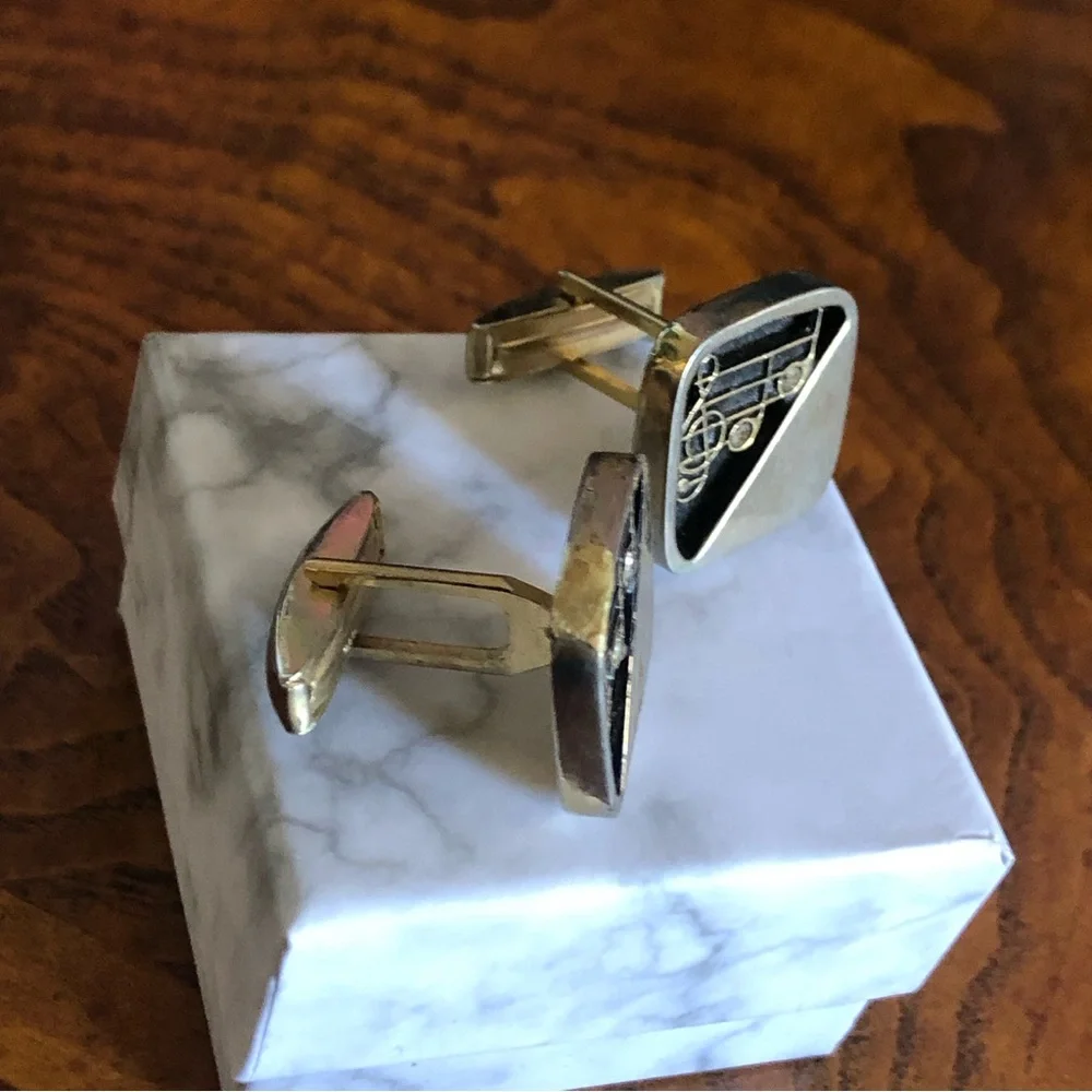 Vintage black enamel music note gold tone cuff links